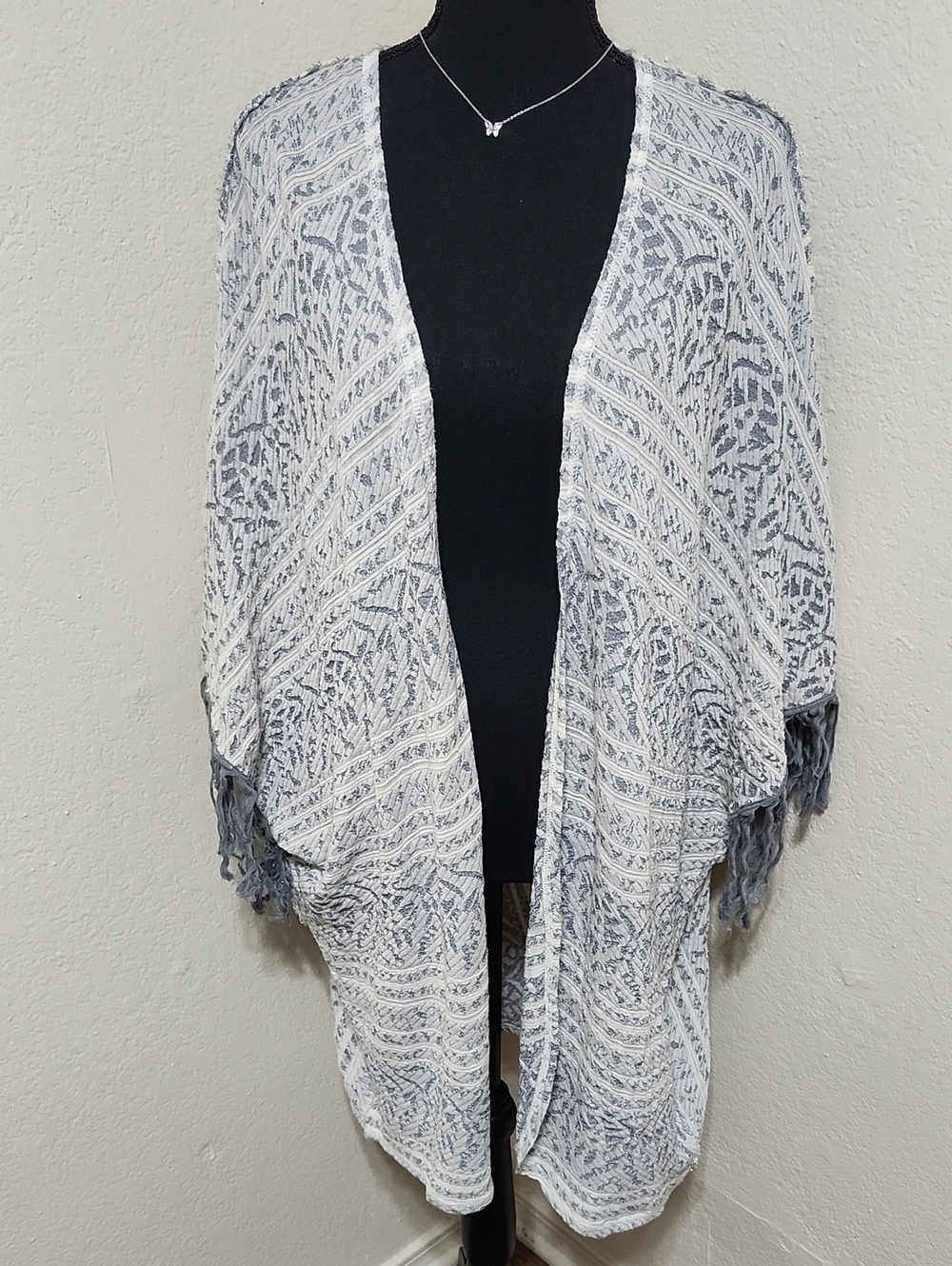 Free People Grey & White Patterned Open Front Fringe Kimono Size XS/S Swim Cover